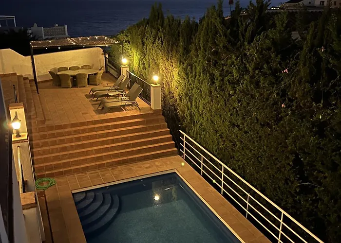 Casa Alba فيلة نيرخا